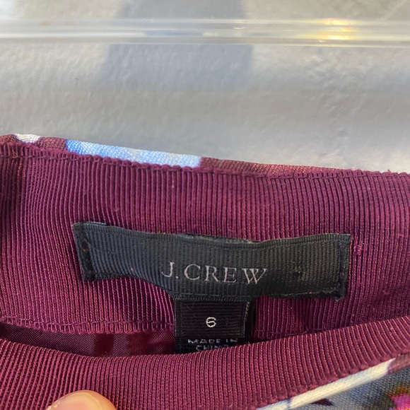 Satiny a - Picture 2 of 3